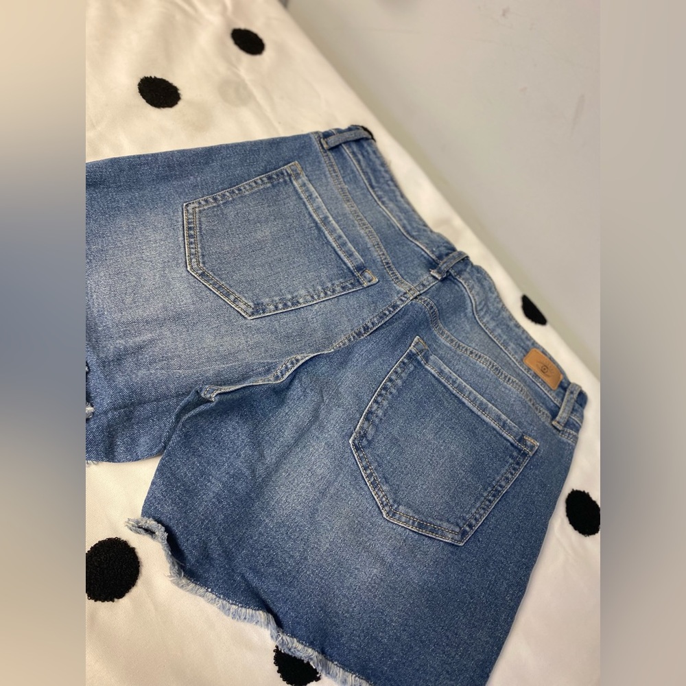 Mid Rise High-Low Shorts - Picture 4 of 6